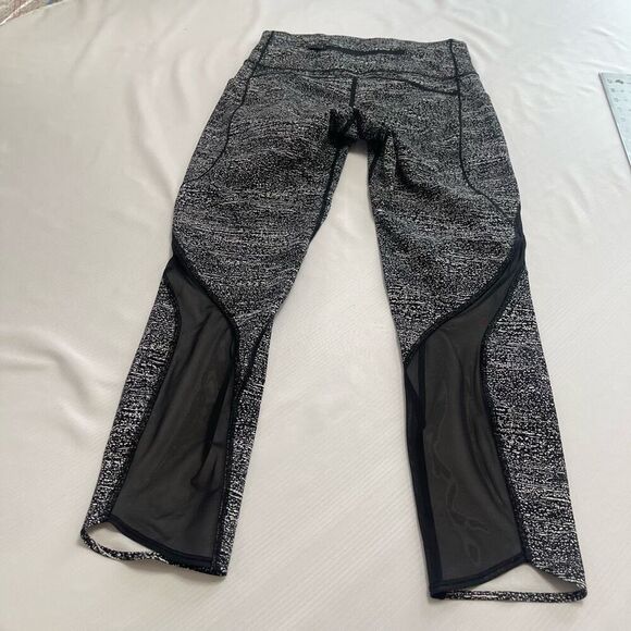 Lululemon Leggings Women’s Pace Perfect 7/8 Black/White Compression Running Sz 8 - Picture 7 of 9